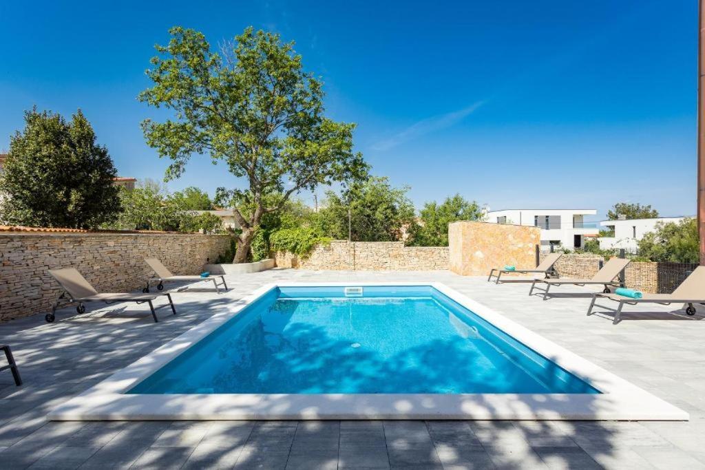 Cesare Apartment, With Swimming Pool And Sea View Лижнян Экстерьер фото