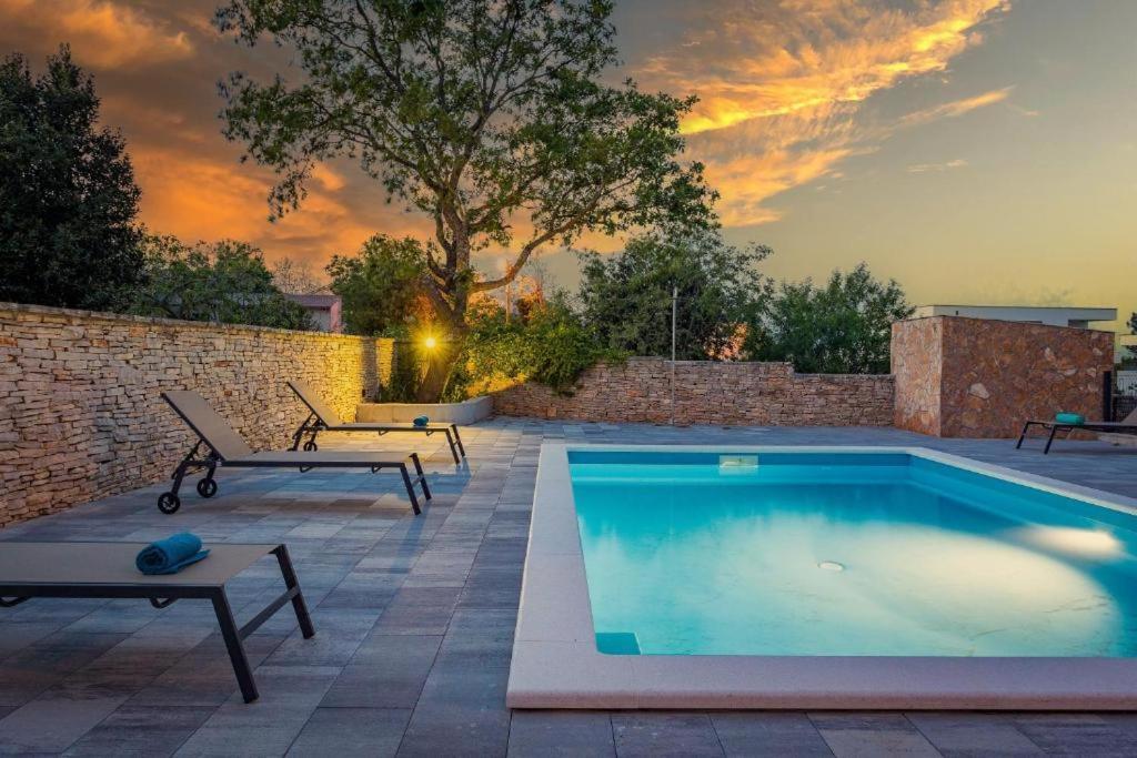 Cesare Apartment, With Swimming Pool And Sea View Лижнян Экстерьер фото