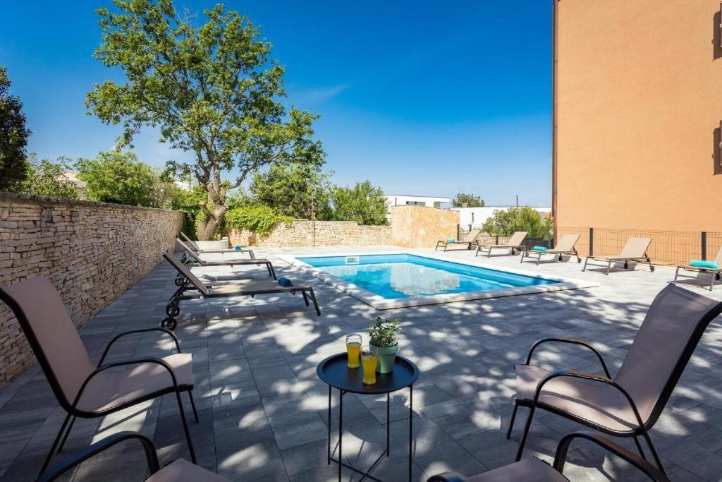 Cesare Apartment, With Swimming Pool And Sea View Лижнян Экстерьер фото