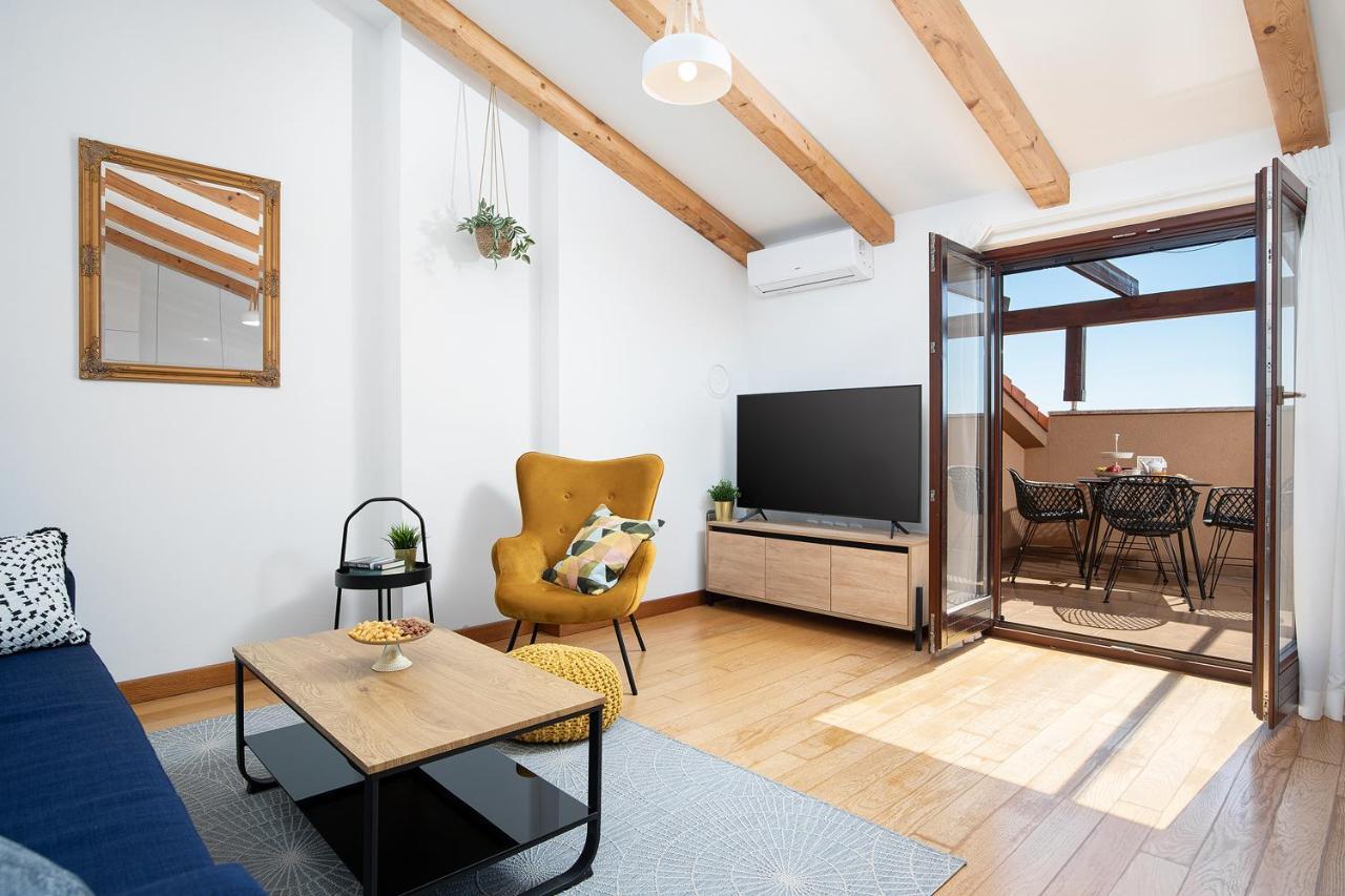 Cesare Apartment, With Swimming Pool And Sea View Лижнян Экстерьер фото